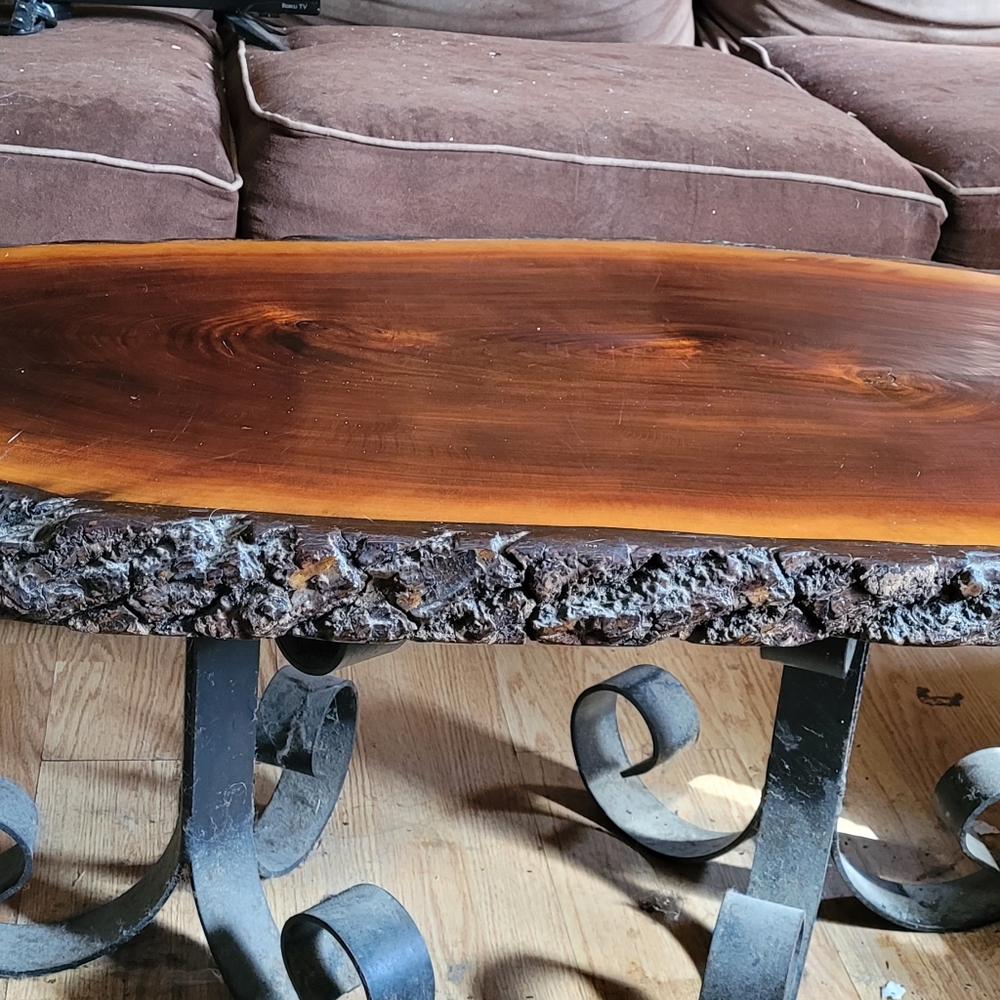 🍂🪓🍃Vintage Coffee Table-Century Old Tree with Iron Legs